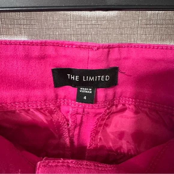 Bundle of 3 Shorts. Size 4. - Picture 9 of 11